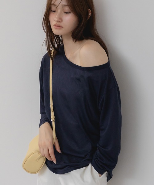 HEILIS(ヘイリス)の「オフショルダーシアーカットトップス/オフショルダー 肌見せ 抜け感 ホワイト ネイビー レッド 韓国 シンプル 長袖 春服 秋服 夏服 シアー オーバーサイズ 透け感 冷房対策 紫外線対策(Tシャツ/カットソー・レディース・ネイビー/ホワイト/レッド・FREE)」の16枚目の写真