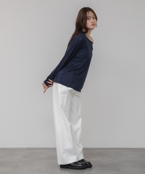 HEILIS(ヘイリス)の「オフショルダーシアーカットトップス/オフショルダー 肌見せ 抜け感 ホワイト ネイビー レッド 韓国 シンプル 長袖 春服 秋服 夏服 シアー オーバーサイズ 透け感 冷房対策 紫外線対策(Tシャツ/カットソー・レディース・ネイビー/ホワイト/レッド・FREE)」の20枚目の写真