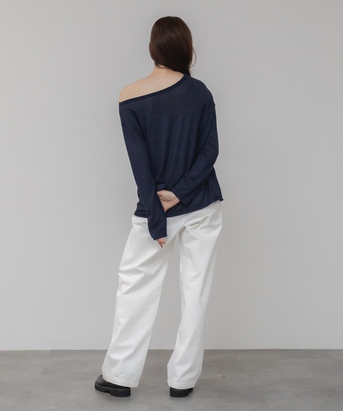 HEILIS(ヘイリス)の「オフショルダーシアーカットトップス/オフショルダー 肌見せ 抜け感 ホワイト ネイビー レッド 韓国 シンプル 長袖 春服 秋服 夏服 シアー オーバーサイズ 透け感 冷房対策 紫外線対策(Tシャツ/カットソー・レディース・ネイビー/ホワイト/レッド・FREE)」の21枚目の写真