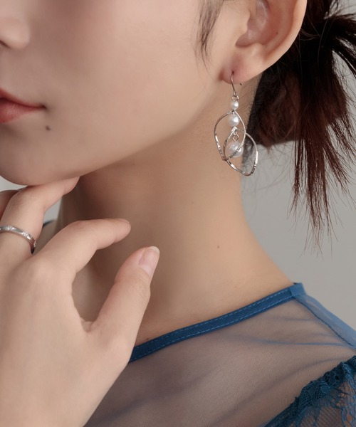 epic day(エピックデイ)の「スパイラルパールフックピアス(ピアス(両耳用)・レディース・シルバー/ゴールド・F)」の6枚目の写真