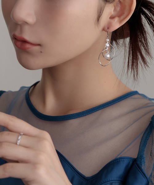 epic day(エピックデイ)の「スパイラルパールフックピアス(ピアス(両耳用)・レディース・シルバー/ゴールド・F)」の7枚目の写真