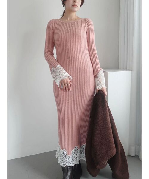 LAGUNAMOON(ラグナムーン)の「レースドッキングリブニットワンピース(ワンピース・レディース・ベージュ/ネイビー/ピンク・SMALL/MEDIUM)」の3枚目の写真