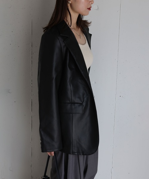 Reurie'（レウリィ）の「フェイクレザーテーラードジャケット / 大人カジュアル モード きれいめ シンプル オーバーサイズ クール アウター 合皮（テーラードジャケット・レディース・ブラウン/ブラック・FREE）」の14枚目の写真