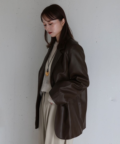 Reurie'（レウリィ）の「フェイクレザーテーラードジャケット / 大人カジュアル モード きれいめ シンプル オーバーサイズ クール アウター 合皮（テーラードジャケット・レディース・ブラウン/ブラック・FREE）」の15枚目の写真
