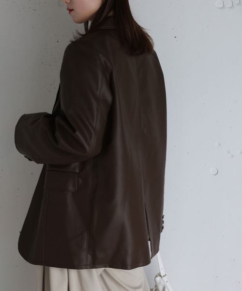 Reurie'（レウリィ）の「フェイクレザーテーラードジャケット / 大人カジュアル モード きれいめ シンプル オーバーサイズ クール アウター 合皮（テーラードジャケット・レディース・ブラウン/ブラック・FREE）」の17枚目の写真