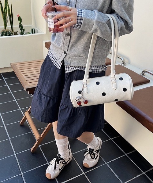 deux amour（ドゥーザムール）の「水玉プリントボストンバッグ（ボストンバッグ・レディース・ブラウン/ホワイト/ブラック/ワイン・FREE）」の9枚目の写真