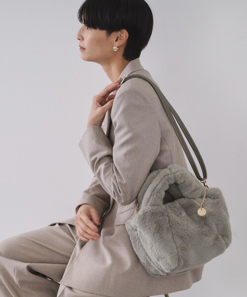 OPAQUE.CLIP（オペークドットクリップ）の「【2WAY】フェイクファーミドルトートバッグ（トートバッグ・レディース・ブラウン系/オフホワイト/チャコールグレー/グリーン系・00）」の3枚目の写真