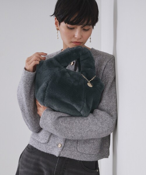 OPAQUE.CLIP（オペークドットクリップ）の「【2WAY】フェイクファーミドルトートバッグ（トートバッグ・レディース・ブラウン系/オフホワイト/チャコールグレー/グリーン系・00）」の9枚目の写真