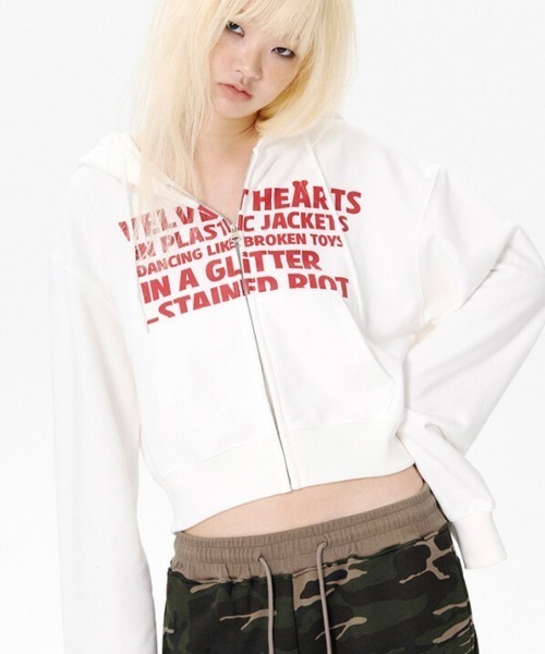 runningHIGH（ランニングハイ）の「【runningHIGH】[RENEWAL] LETTERING CROP ZIP UP HOODIE / 【ランニングハイ】レタリングクロップジップアップパーカー（パーカー・レディース・ブラック/グレー/ホワイト・ONE SIZE）」の5枚目の写真