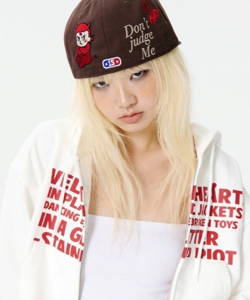 runningHIGH（ランニングハイ）の「【runningHIGH】[RENEWAL] LETTERING CROP ZIP UP HOODIE / 【ランニングハイ】レタリングクロップジップアップパーカー（パーカー・レディース・ブラック/グレー/ホワイト・ONE SIZE）」の4枚目の写真