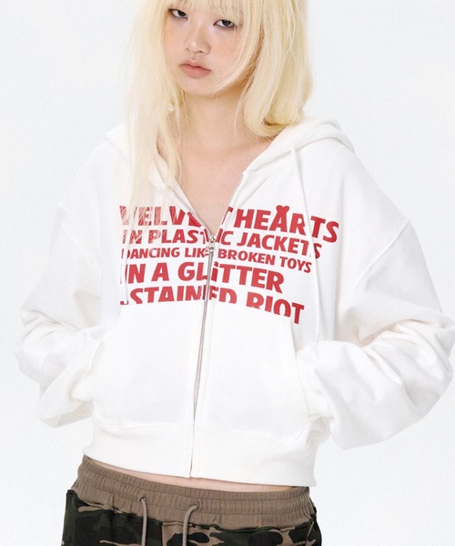 runningHIGH（ランニングハイ）の「【runningHIGH】[RENEWAL] LETTERING CROP ZIP UP HOODIE / 【ランニングハイ】レタリングクロップジップアップパーカー（パーカー・レディース・ブラック/グレー/ホワイト・ONE SIZE）」の6枚目の写真
