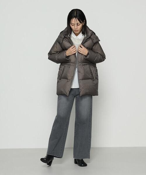 COMME CA(コムサ)の「ライトナイロンタフタ フード付きダウンコート(ダウンジャケット/コート・レディース・チャコール/キャメル/ブルー系その他・9号/11号)」の8枚目の写真