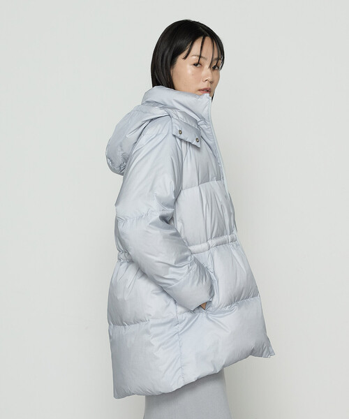 COMME CA(コムサ)の「ライトナイロンタフタ フード付きダウンコート(ダウンジャケット/コート・レディース・チャコール/キャメル/ブルー系その他・9号/11号)」の4枚目の写真