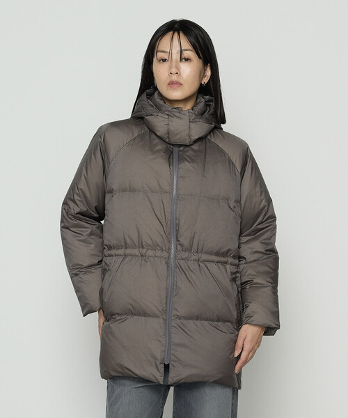 COMME CA(コムサ)の「ライトナイロンタフタ フード付きダウンコート(ダウンジャケット/コート・レディース・チャコール/キャメル/ブルー系その他・9号/11号)」の5枚目の写真