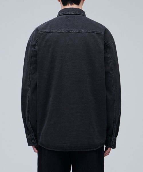 MUSINSA STANDARD（ムシンサスタンダード）の「特大ダブルポケットデニムシャツ[ウォッシュドブラック]（シャツ/ブラウス・メンズ・その他・MEDIUM/LARGE/X-LARGE/XX-LARGE）」の5枚目の写真