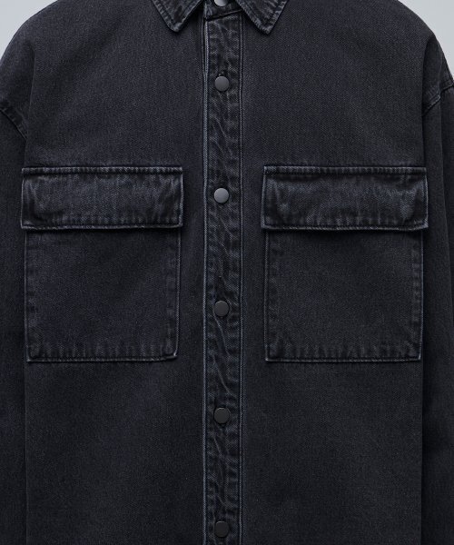 MUSINSA STANDARD（ムシンサスタンダード）の「特大ダブルポケットデニムシャツ[ウォッシュドブラック]（シャツ/ブラウス・メンズ・その他・MEDIUM/LARGE/X-LARGE/XX-LARGE）」の8枚目の写真