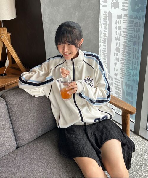 TRAVEL（トラベル）の「コンビネーションテープジャージトラックジャケットアイボリー（ナイロンジャケット・レディース・その他・MEDIUM/LARGE/SMALL）」の8枚目の写真