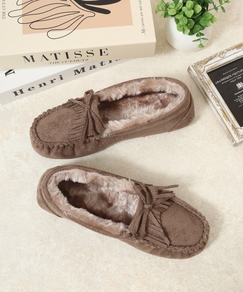 LibertyDoll（リバティードール）の「LIBERTYDOLL フラットモカシン リボンフリンジ レースボアスリッポン（モカシン/デッキシューズ・レディース・ダークグレー/ライトグレー/ダークブラウン/キャメル/ブラック・S/L/LL/M）」の2枚目の写真