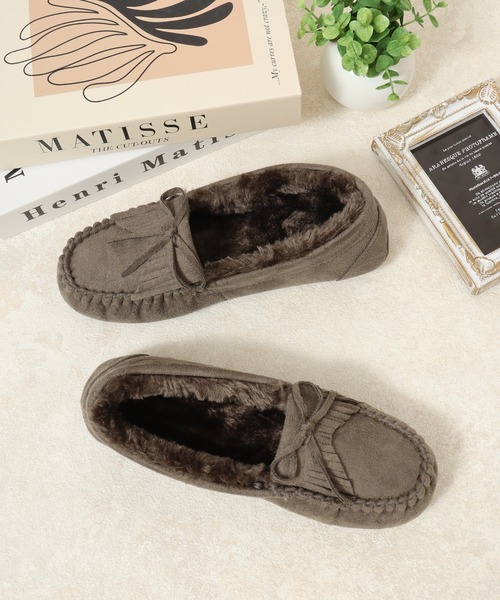 LibertyDoll（リバティードール）の「LIBERTYDOLL フラットモカシン リボンフリンジ レースボアスリッポン（モカシン/デッキシューズ・レディース・ダークグレー/ライトグレー/ダークブラウン/キャメル/ブラック・S/L/LL/M）」の3枚目の写真