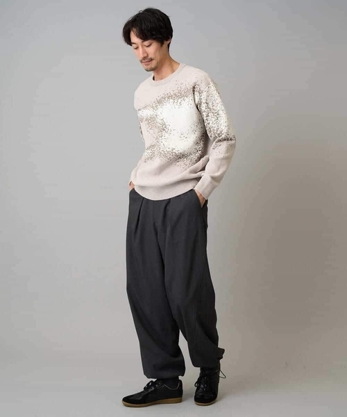 a.v.v（アーヴェヴェ）の「【洗濯機で洗える】モールジャカードボカシ柄ニット（ニット/セーター・メンズ・ベージュ/グレー・46/48）」の5枚目の写真