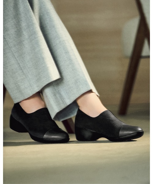 撥水スリッポンスニーカー900