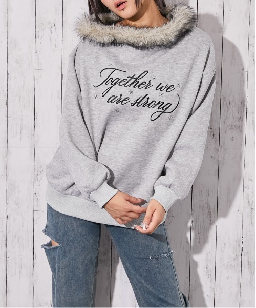 GORGE(ゴージ)の「《ファー付×バックロゴ》裏起毛スウェットワンショルプルオーバー(スウェット・レディース・スミクロ/カモフラージュ/グレー・F)」の1枚目の写真