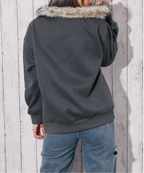 GORGE(ゴージ)の「《ファー付×バックロゴ》裏起毛スウェットワンショルプルオーバー(スウェット・レディース・スミクロ/カモフラージュ/グレー・F)」の10枚目の写真