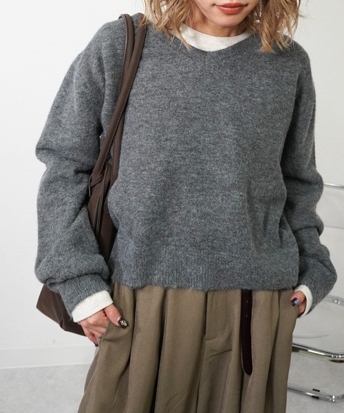 gossara(ゴサラ)の「Vネックフワニット(ニット/セーター・レディース・グレー/アイボリー/ブラウン・FREE)」の4枚目の写真