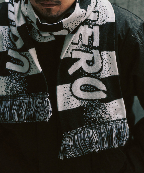 417 EDIFICE（フォーワンセブンエディフィス）の「【CITY BOYS FC / シティボーイズFC】417別注 bad boy Scarf（マフラー・メンズ・ブラック/レッド/ブルー・FREE）」の8枚目の写真