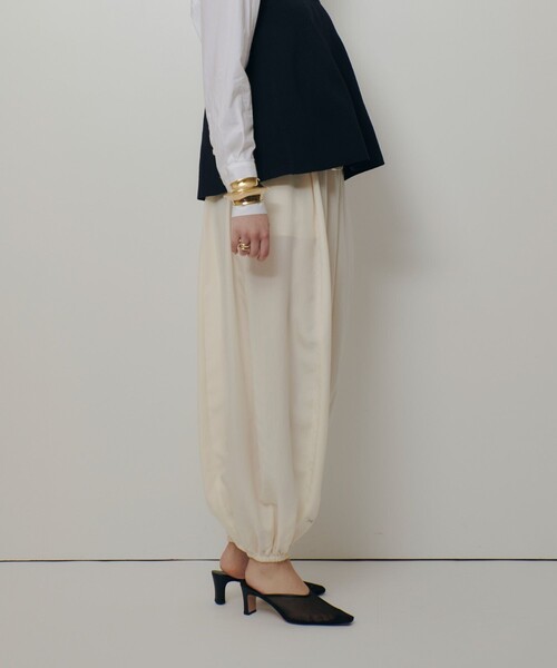 allureville(アルアバイル)の「フィブリルポプリンバルーンパンツ(その他パンツ・レディース・オフホワイト/ブラック・1/2)」の13枚目の写真