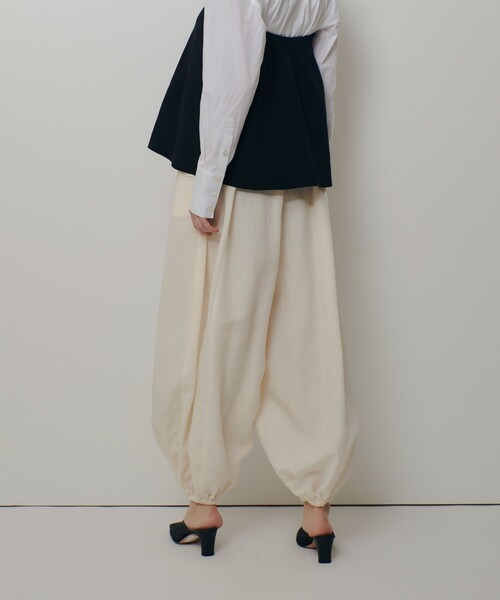 allureville(アルアバイル)の「フィブリルポプリンバルーンパンツ(その他パンツ・レディース・オフホワイト/ブラック・1/2)」の14枚目の写真
