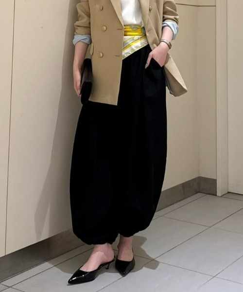allureville(アルアバイル)の「フィブリルポプリンバルーンパンツ(その他パンツ・レディース・オフホワイト/ブラック・1/2)」の2枚目の写真