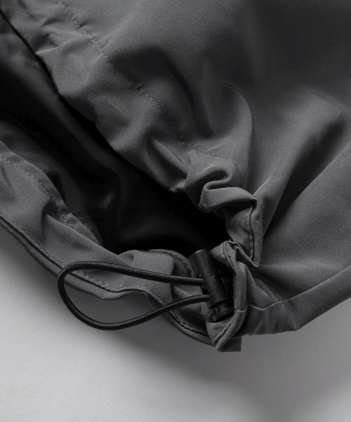 GERRY(ジェリー)の「【70】【GERRY/ジェリー】ワンポイントロゴ刺繍 バイカラー マウンテンパーカー/フードジャケット/ドローコード(マウンテンパーカー・メンズ・グレイッシュベージュ/チャコールグレー/ブラック/カーキ・M/L/XL)」の7枚目の写真