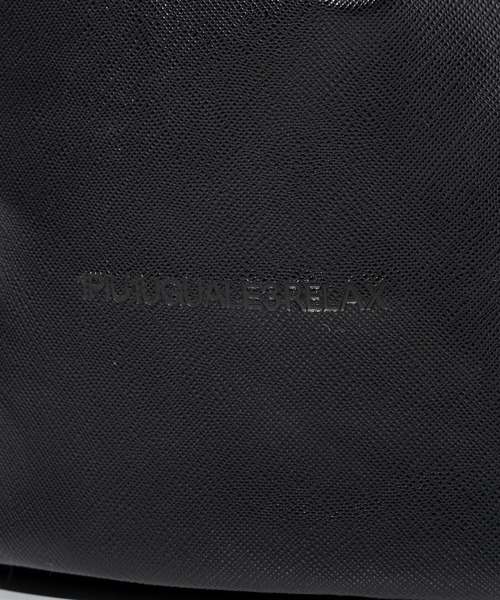 1PIU1UGUALE3 RELAX (ウノピゥウノウグァーレトレ リラックス)の「1PIU1UGUALE3 RELAX(ウノピゥウノウグァーレトレ リラックス)シンセティック サフィアーノ ドローストリングバッグ(ハンドバッグ・メンズ・ブラック・ONE SIZE)」の2枚目の写真