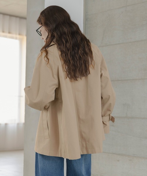 URBAN RESEARCH Sonny Label（アーバンリサーチサニーレーベル）の「撥水ショートトレンチコート（トレンチコート・レディース・ネイビー/ベージュ・38/36）」の5枚目の写真