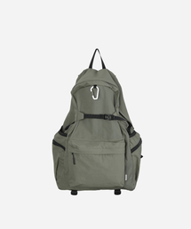 JENNER（ジェンナー）の「ライトリサイクルナイロンバックパック_ミディアム [カーキ]（バックパック/リュック）」