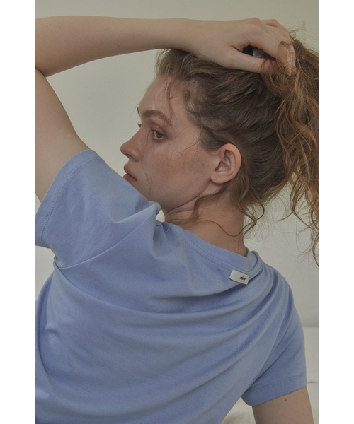 LETERIE（レテリー）の「LR CROPPED T-SHIRT_BLUE（Tシャツ/カットソー・レディース・ブルー・FREE）」の2枚目の写真