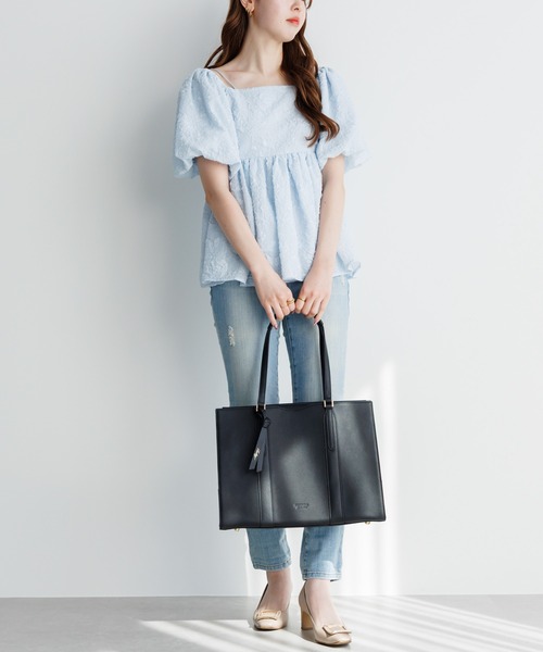 Jewelna Rose(ジュエルナローズ)の「フィンリー レザートート A4/13.3インチPC収納 65591(トートバッグ・レディース・ブラック/グレイッシュベージュ・FREE)」の4枚目の写真