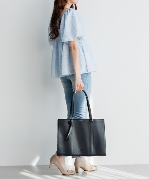 Jewelna Rose(ジュエルナローズ)の「フィンリー レザートート A4/13.3インチPC収納 65591(トートバッグ・レディース・ブラック/グレイッシュベージュ・FREE)」の5枚目の写真