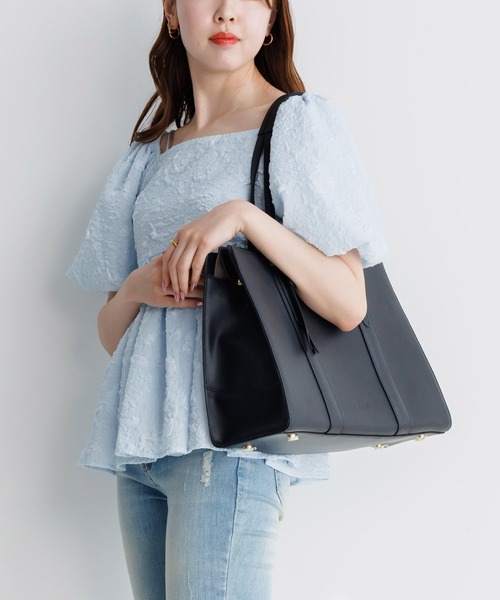 Jewelna Rose(ジュエルナローズ)の「フィンリー レザートート A4/13.3インチPC収納 65591(トートバッグ・レディース・ブラック/グレイッシュベージュ・FREE)」の6枚目の写真