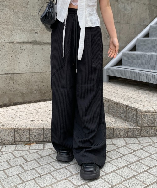 link lot(リンクロット)の「シアサッカーストライプタックイージーパンツ(その他パンツ・メンズ・ネイビー/ベージュ/ブラック・F)」の4枚目の写真