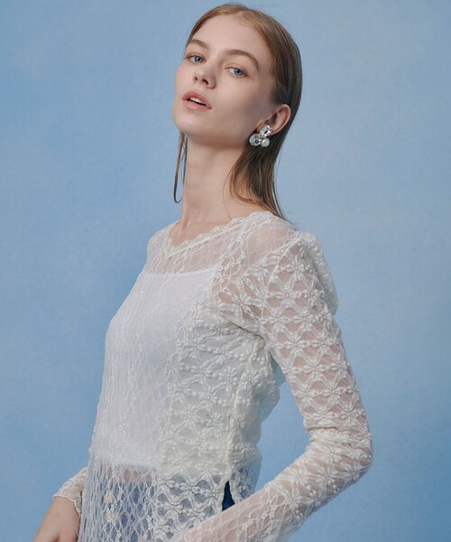 LOULOU WILLOUGHBY(ルルウィルビー)の「【LOULOU WILLOUGHBY】ベルスリーブレースプルオーバー(Tシャツ/カットソー・レディース・ブラック/オフホワイト・2)」の4枚目の写真