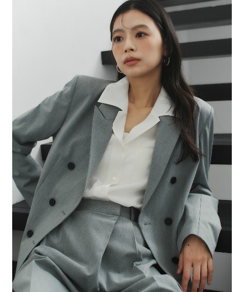 anuans（アニュアンス）の「ピークドラペルダブルジャケット（テーラードジャケット・レディース・ベージュ/ネイビー/グレー・SMALL/MEDIUM）」の10枚目の写真