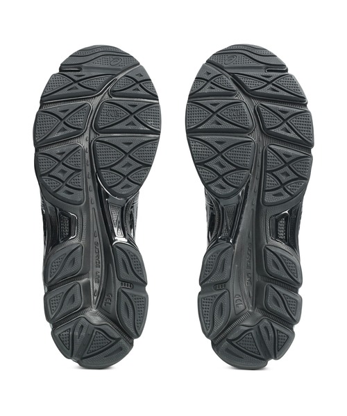 ASICS（アシックス）の「GEL-CUMULUS 16 / ゲルキュムラス 16（スニーカー・メンズ・ブラック×シルバー・26.5/26/29/23.5/27/24/28.5/29.5/25.5/25/23/28/27.5/24.5）」の9枚目の写真