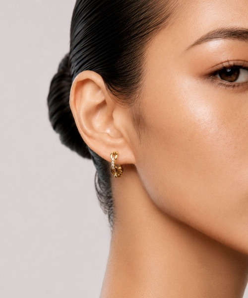Lyvi（ライビィ）の「Contour Mini Hoop Pierce / 金属アレルギー対応（ピアス（両耳用）・レディース・シルバー/ゴールド・FREE）」の13枚目の写真