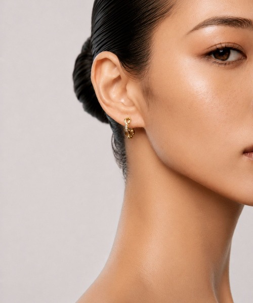Lyvi（ライビィ）の「Contour Mini Hoop Pierce / 金属アレルギー対応（ピアス（両耳用）・レディース・シルバー/ゴールド・FREE）」の14枚目の写真