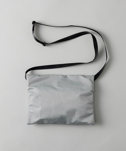 kuros'(クロス)の「【kuros’オリジナル】ダイヤリップサコッシュ 日本製(ショルダーバッグ・メンズ・グレー/ブラック・FREE)」の12枚目の写真