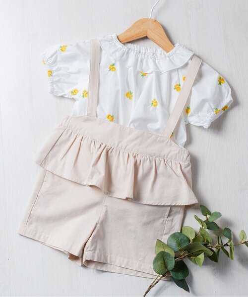 Boribon（ボリボン）の「ウエストフリルショートサロペット（サロペット/オーバーオール・キッズ・ベージュ/グリーン・80/90/100/110/120）」の2枚目の写真