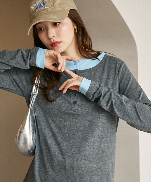 PUBLUX(パブリュクス)の「PUBLUX/パブリュクス ヘンリーネック レイヤード ロンT 限定展開(Tシャツ/カットソー・レディース・オフホワイト/グレー/ネイビー/チャコールグレー・フリ-)」の3枚目の写真