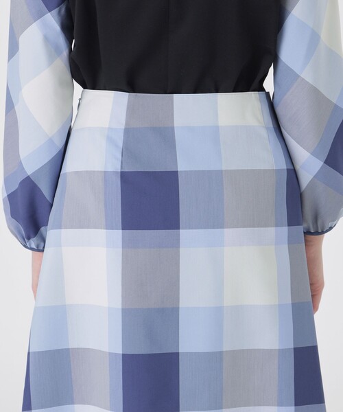 BLUE LABEL CRESTBRIDGE(ブルーレーベルクレストブリッジ)の「クレストブリッジチェックラップ風スカート(スカート・レディース・ブルー系その他2/パープル系その他4・38/36)」の7枚目の写真